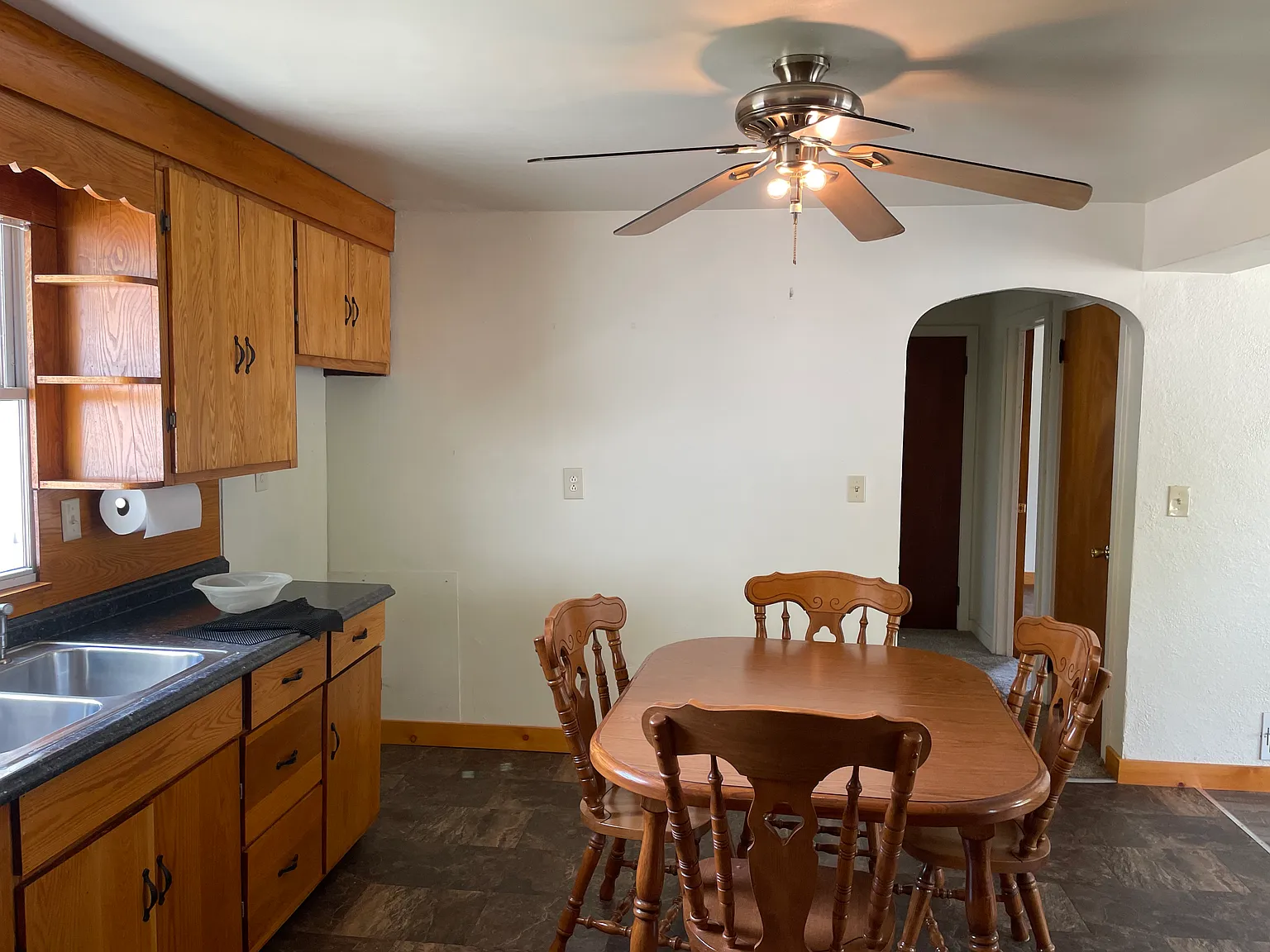 3 bed, 1056 sqft, $1,000 — Photo 2