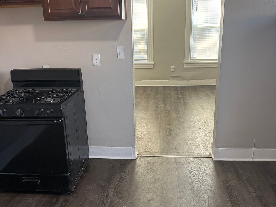 2nd image of 1216 W Madison St #2A