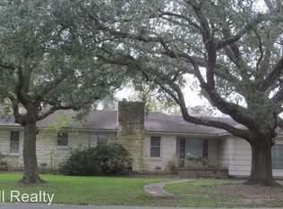 802 8th St, Bay City, TX 77414