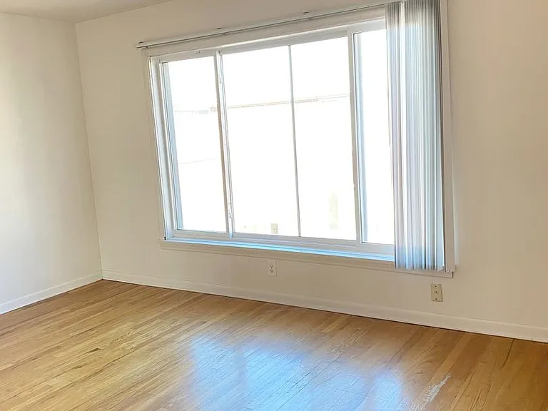 Harney Square Apartments - Blackstone District — Photo 10