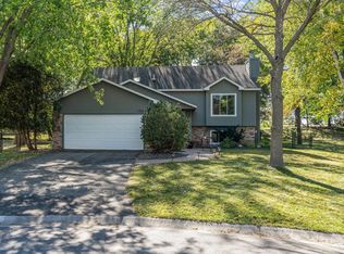 7320 Cactus Curv, Chanhassen, MN 55317
