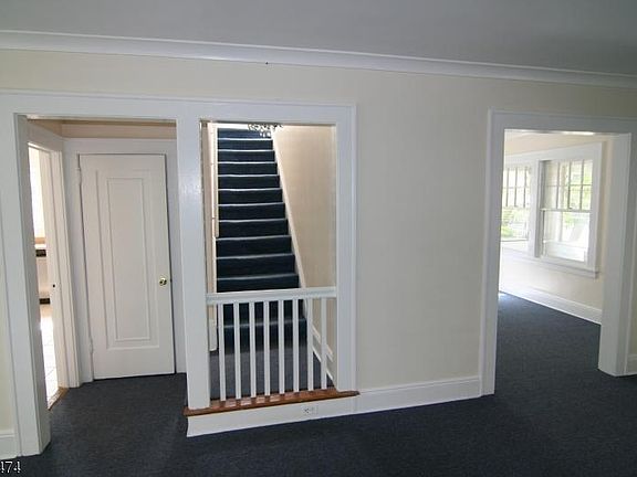 5th image of 220 S Ridgewood Rd