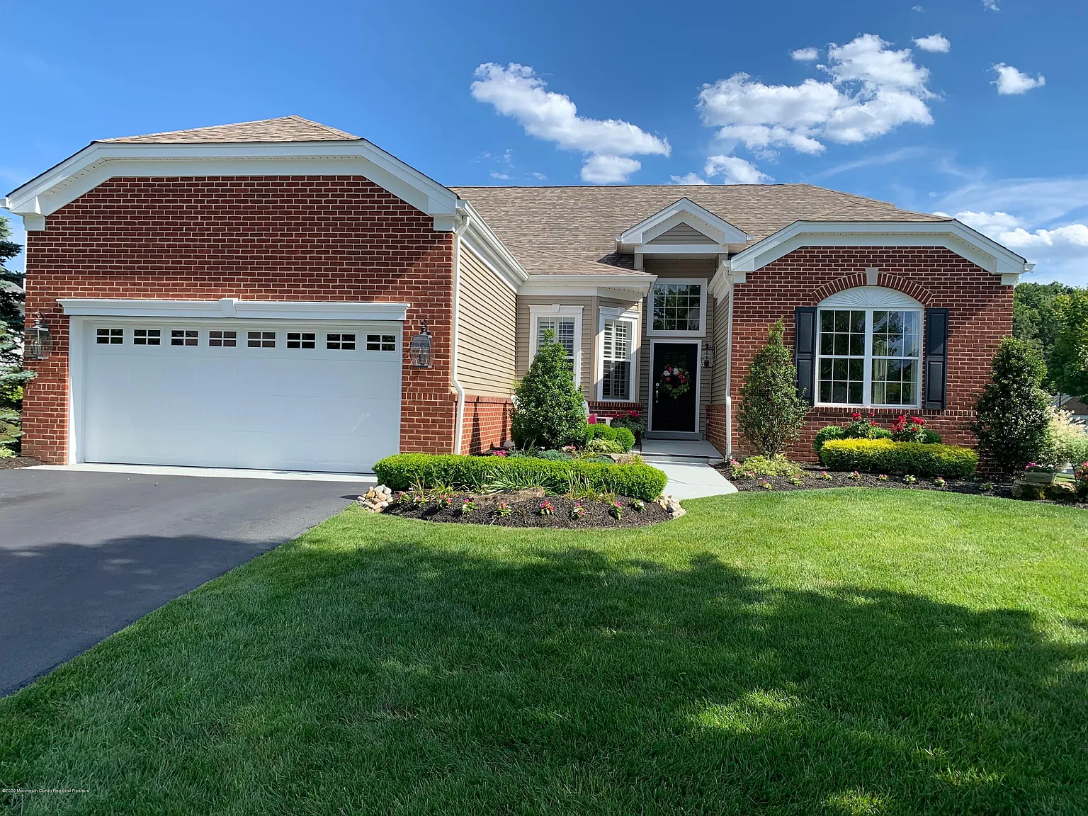 1549 Harvest Ln photo 1