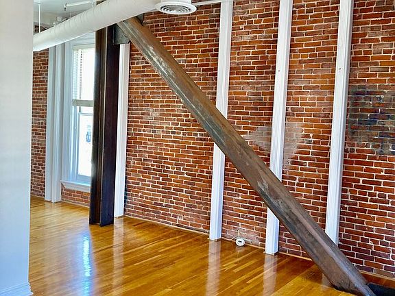 2nd image of 433 G St APT 304