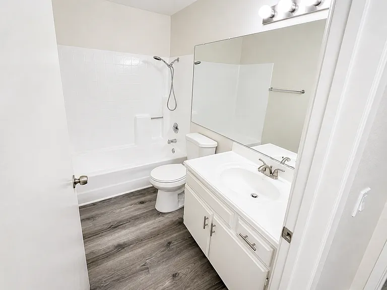 4648 Fulton Ave — Photo 6