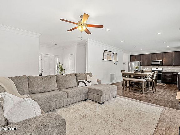 4th image of 3052 Creekbend Ln
