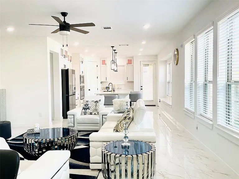 27039 Flower Isle Ln — Photo 7