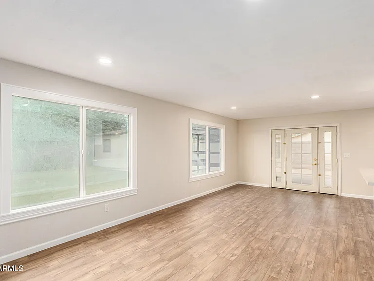 518 N Pepperwood Ct — Photo 8