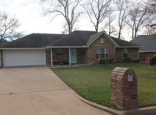 206 Shadow Wood Dr, Palestine, TX 75801