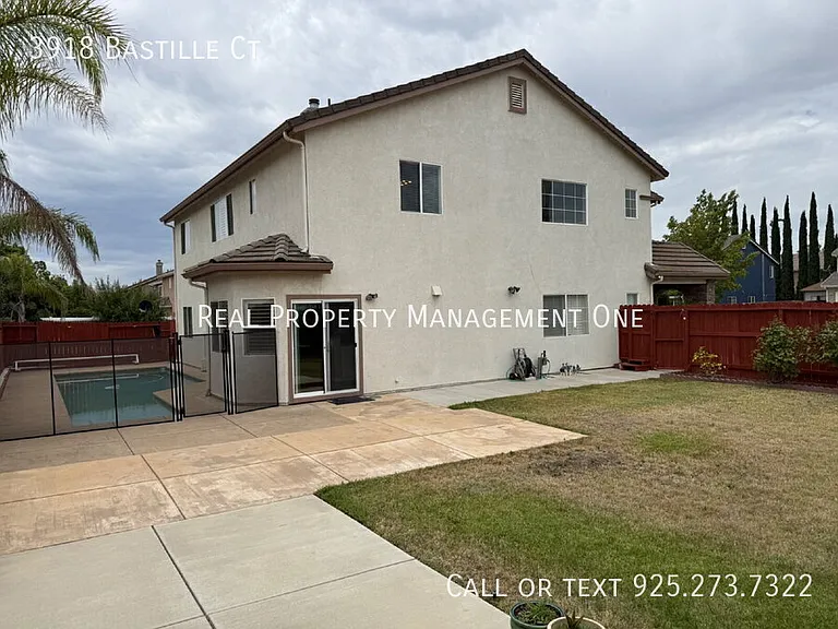 3918 Bastille Ct — Photo 33