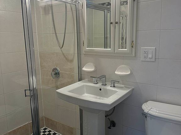 4th image of 802 9th Ave #3