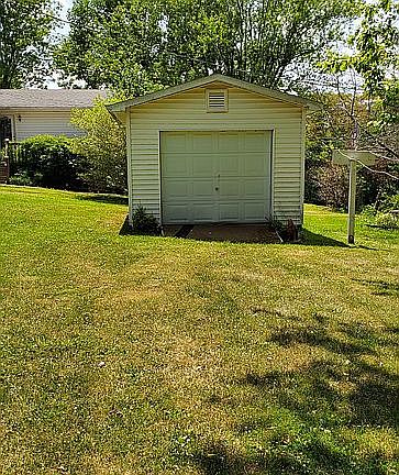 2nd image of 107 Cardinal Dr
