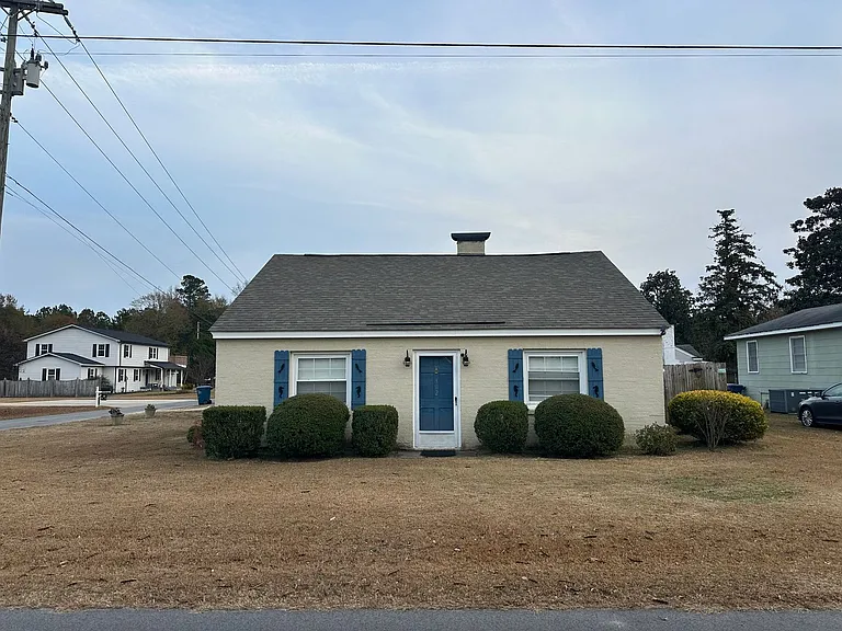302 N Shores Rd — Photo 2