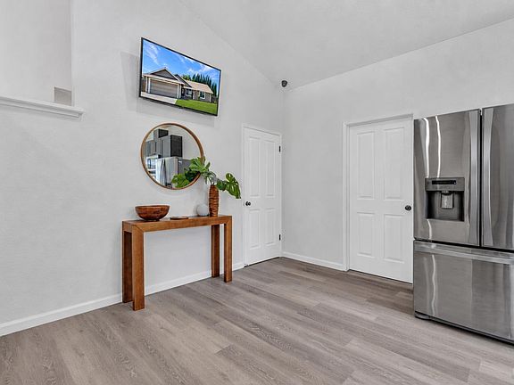 5th image of 526 Bella Vista Drive