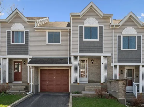 365 Pioneer Dr #25, Kitchener, ON N2P 2A6