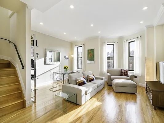 Sold by Sotheby's International Realty | media 11