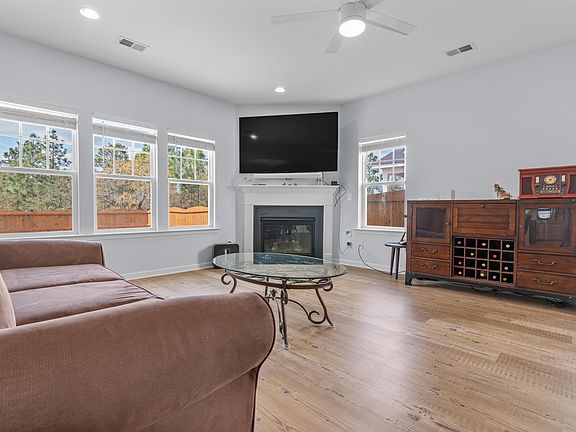 5th image of 652 Frow Dr