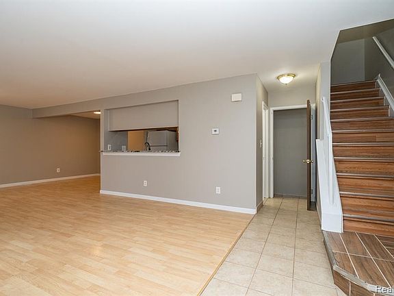 3rd image of 35540 Townley Dr