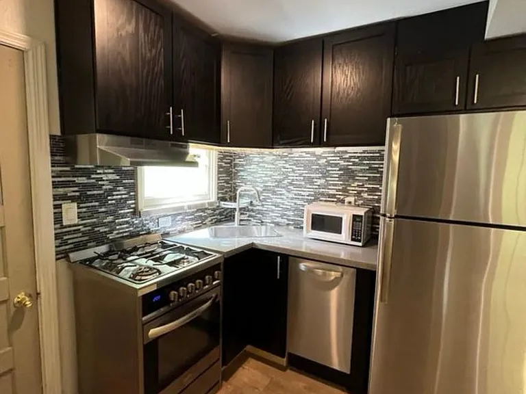 2727 I St — Photo 5