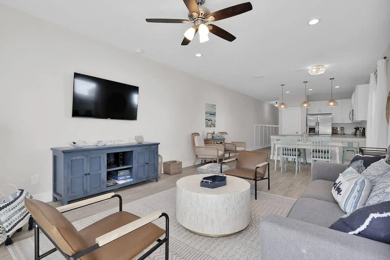4 bed, 2.0 bath, 1732 sqft, $3,244 — Photo 4