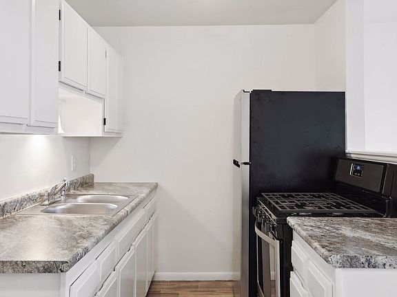 5th image of 224 Cedar Lake Rd N APT 6