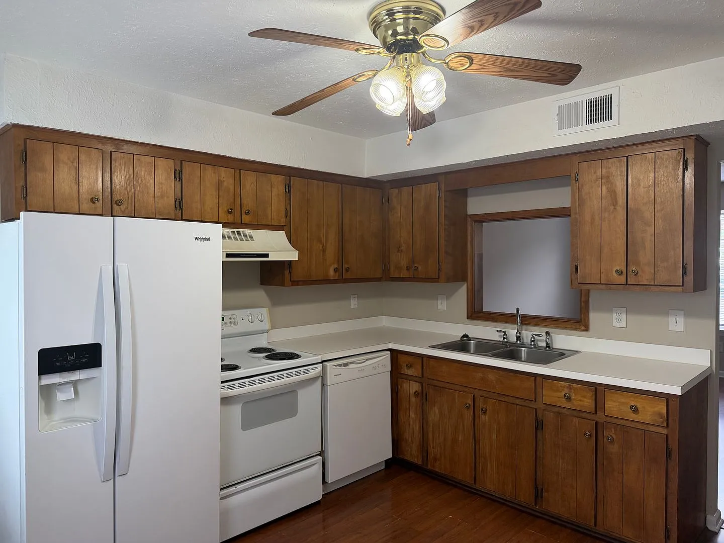 2 Bedroom Duplex Townhouse off Wards Ferry Road — Photo 4