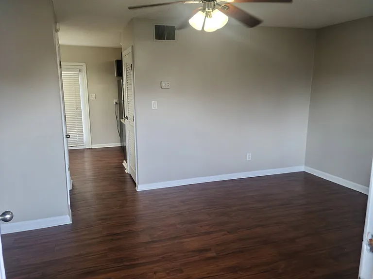 Charleston Square Townhomes — Photo 15