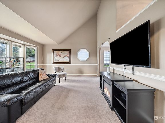 4th image of 10006 100th Avenue SW