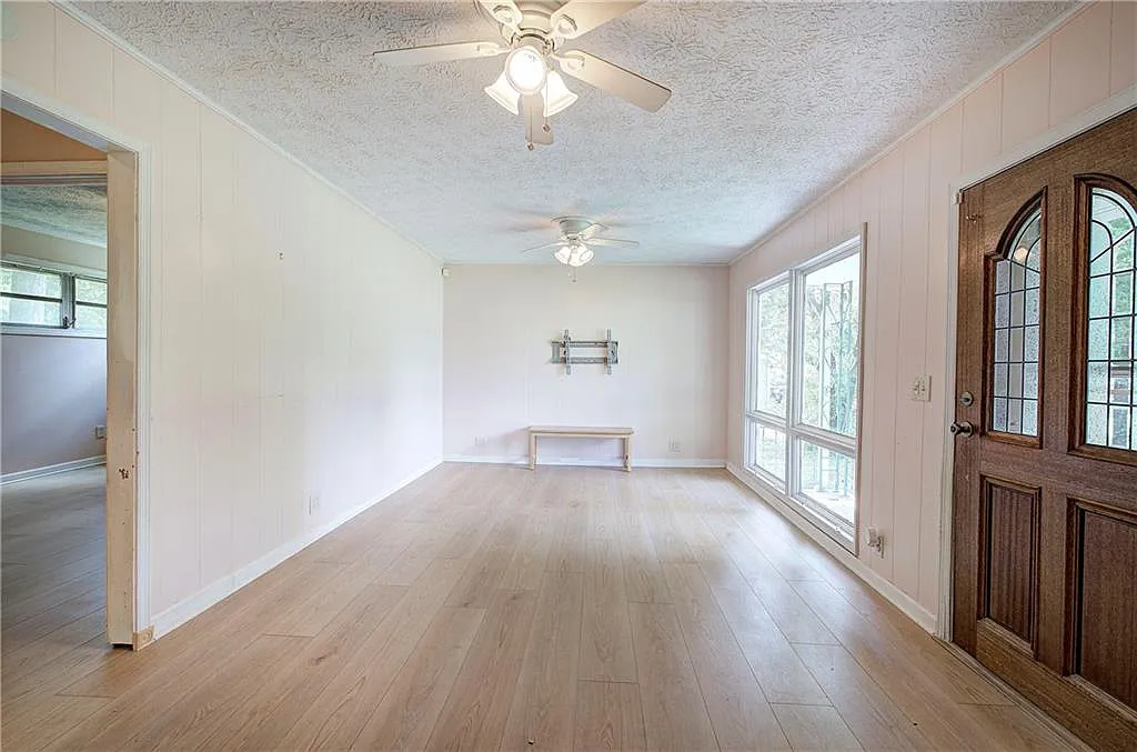 2 bed, 1.0 bath, 1203 sqft, $1,200 — Photo 3