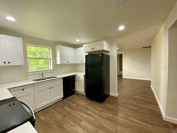 3rd image of 272 Jasmine Ln