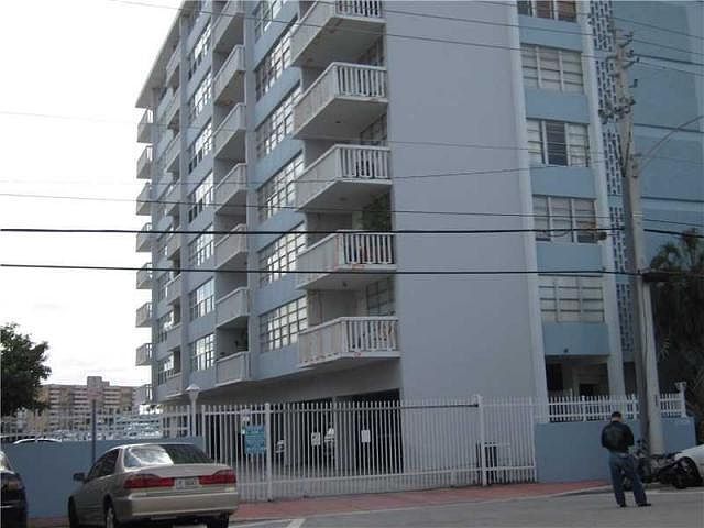 1st image of 2016 Bay Dr APT 601