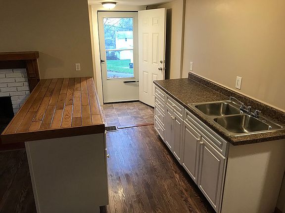 5th image of 689 N Way St