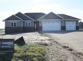 W8959 R & D Rd, Hortonville, WI 54944