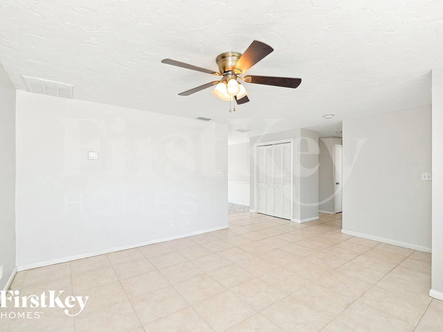 3 bed, 2.0 bath, 1287 sqft, $1,370 — Photo 3