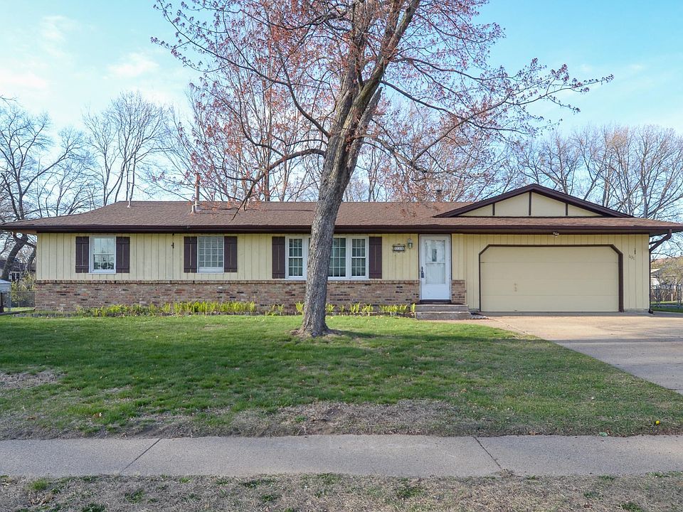 1st image of 631 114th Ln NE