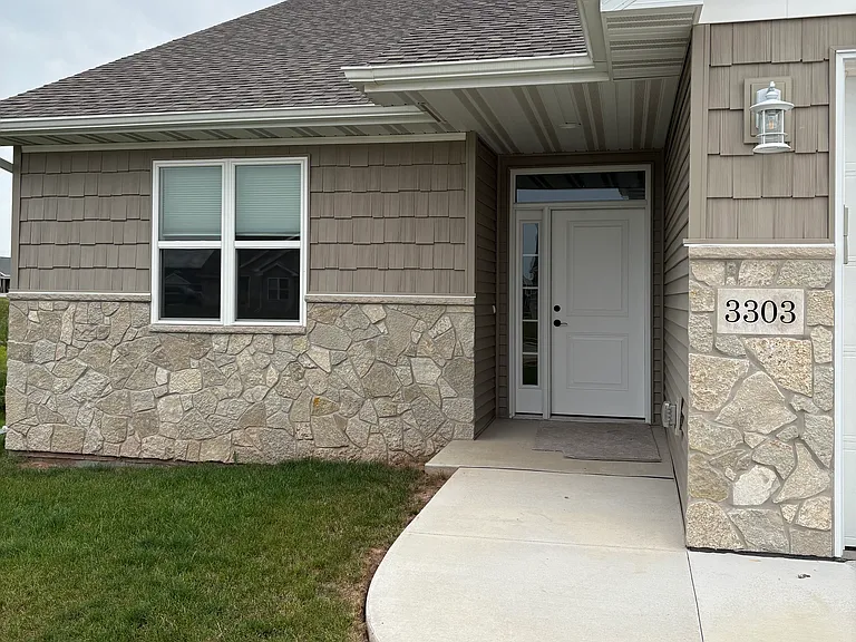 3303 Ridgecrest Ln — Photo 2