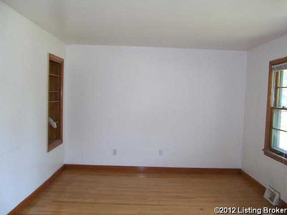 2nd image of 4901 Oak Park Dr