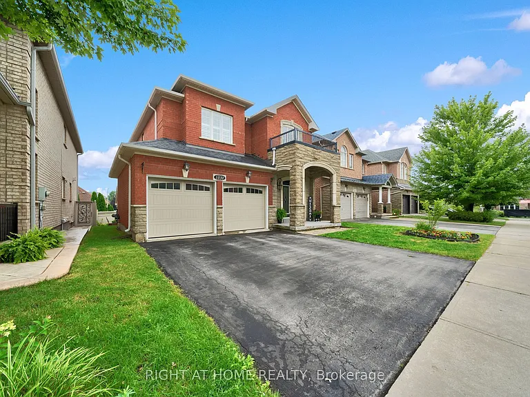 1030 Lonsdale Ln — Photo 1