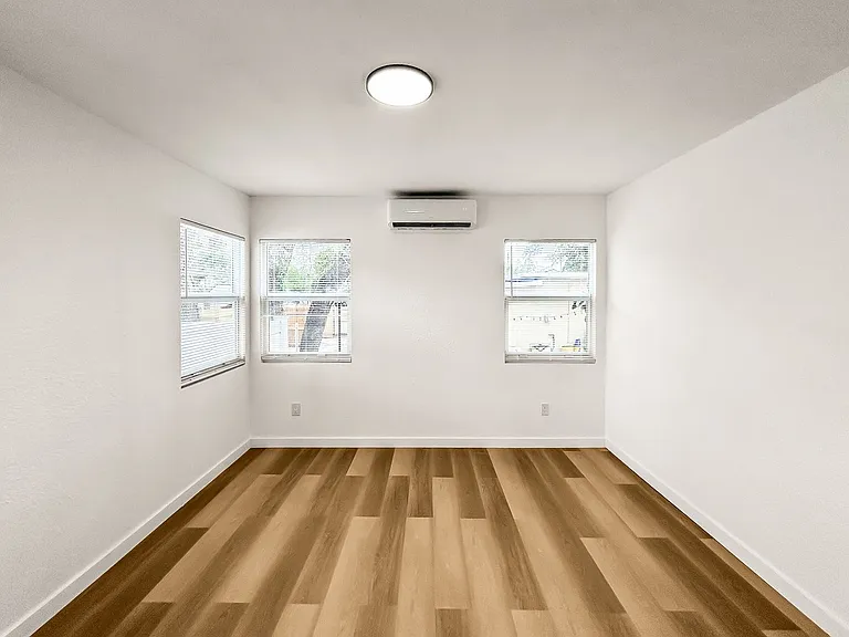1538 S Martin Luther King Jr Ave — Photo 16