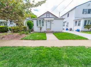937 N 7th St, New Hyde Park, NY 11040