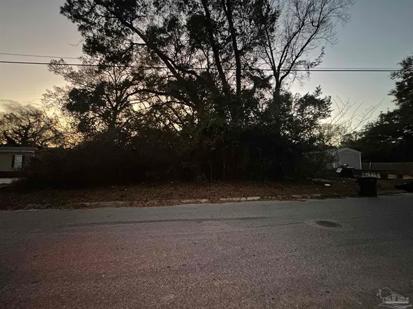 8500 Vickie St, Pensacola, FL 32514