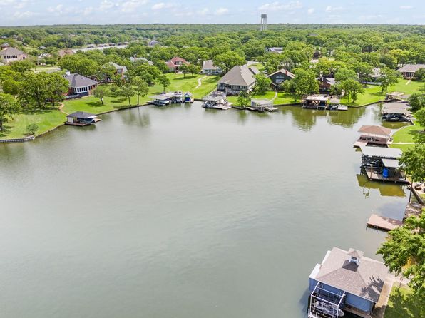 226 Colt Dr, Lake Kiowa, TX 76240
