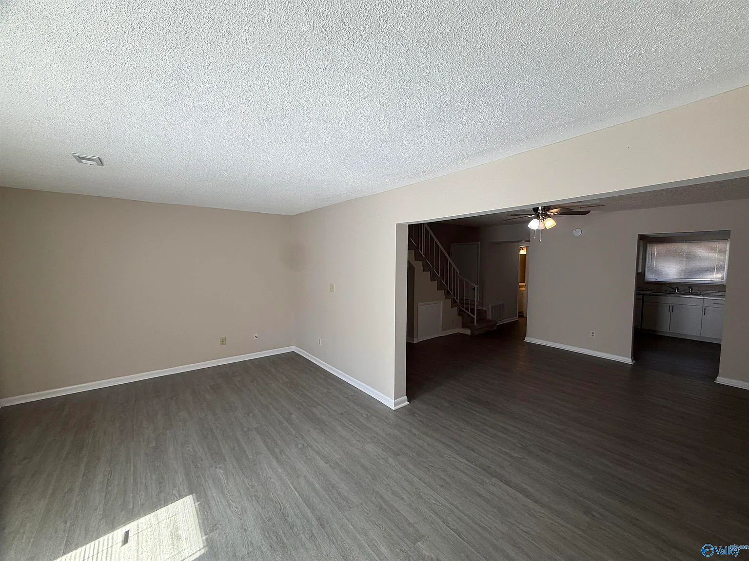 2 bed, 2.5 bath, 1460 sqft, $1,050 — Photo 4