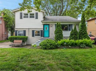 22147 Melrose Ct, Eastpointe, MI 48021