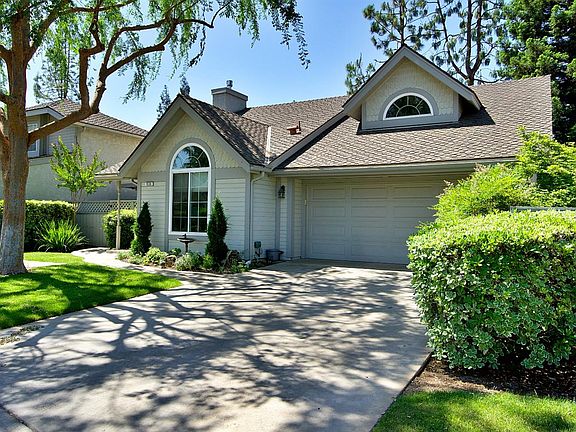 3rd image of 9230 N Stoneridge Ln