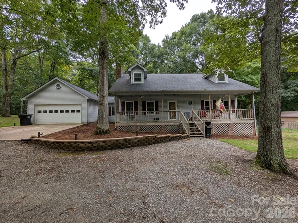 221 Shadowbrook Rd, Mount Holly, NC 28120