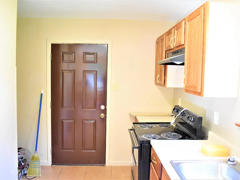 2114 Railroad St — Photo 9