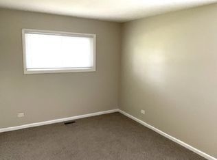1775 N Newport Rd, Hoffman Estates, IL 60169