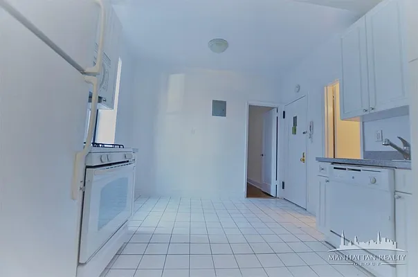 Rented by Manhattan Realty Group | media 19