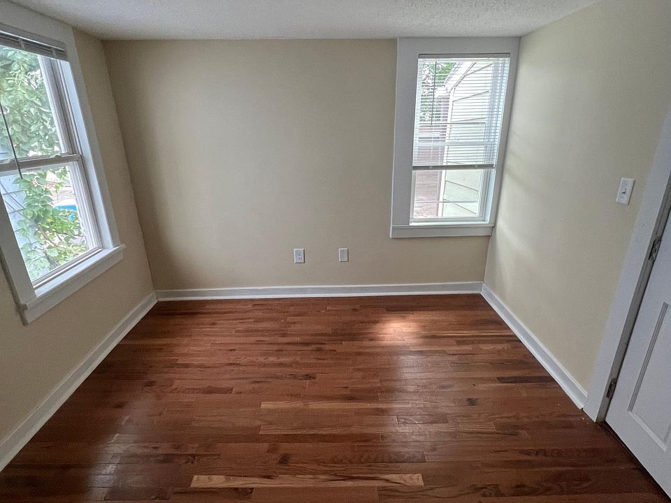 1st image of 842 Congress Ave #1